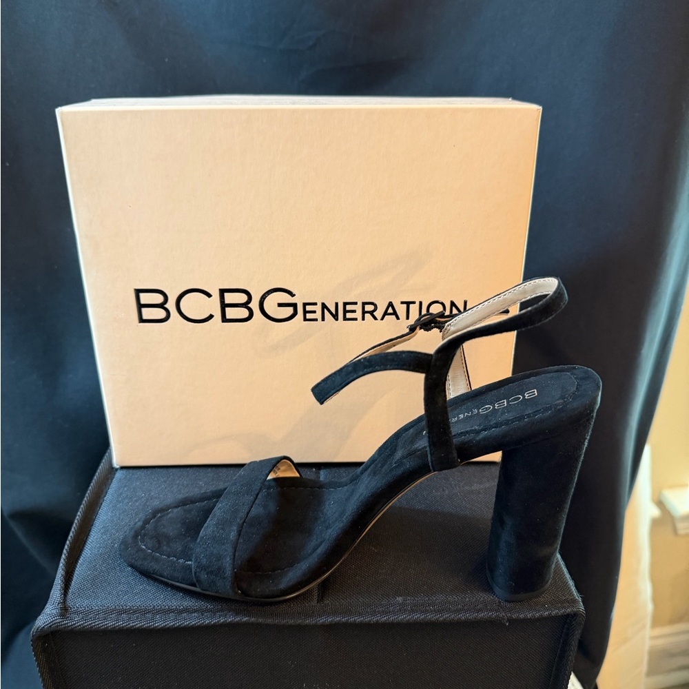 BCBGeneration Ilsie Kidsuede Black. BNIB. Great for prom. Size 7.5 (37.5)